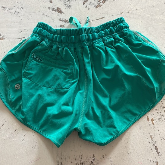 Lululemon Hotty Hot Shorts Viridian Green - Picture 3 of 9